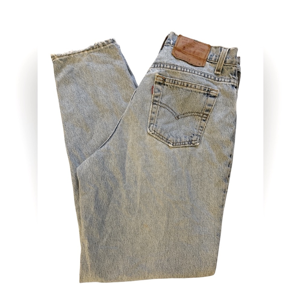 Levi's Blue Relaxed Fit W/Tapered Leg       Size 12 medium